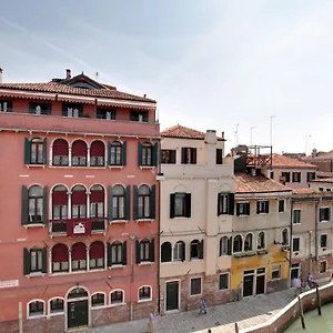 https://palazzo-schiavoni.hotelinveneto.com