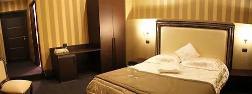 Domus Romantica Guest House  Rome